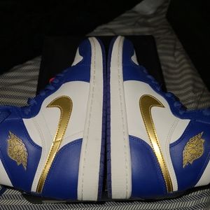 Air jordan retro 1 gold medal size 8.5